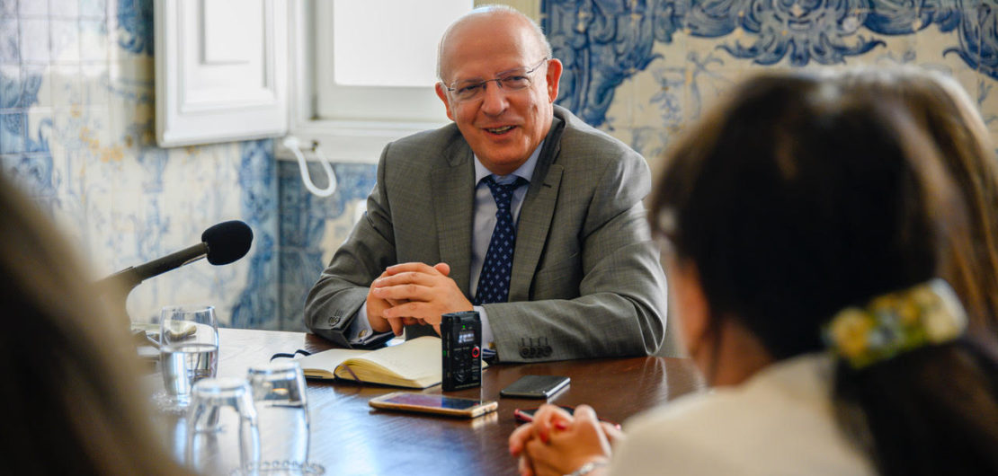 Ministro dos Negócios Estrangeiros foi entrevistado por jornalistas da AIEP | Foto: Horacio Villalobos